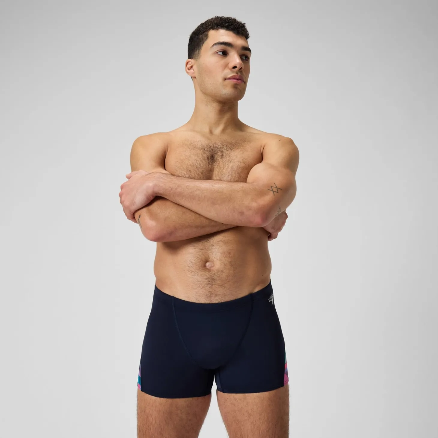 Online Short de bain Hommes coupe en V Allover Digital pour Hommes Bleu marine profond/Rouge sirène Homme Aquashorts