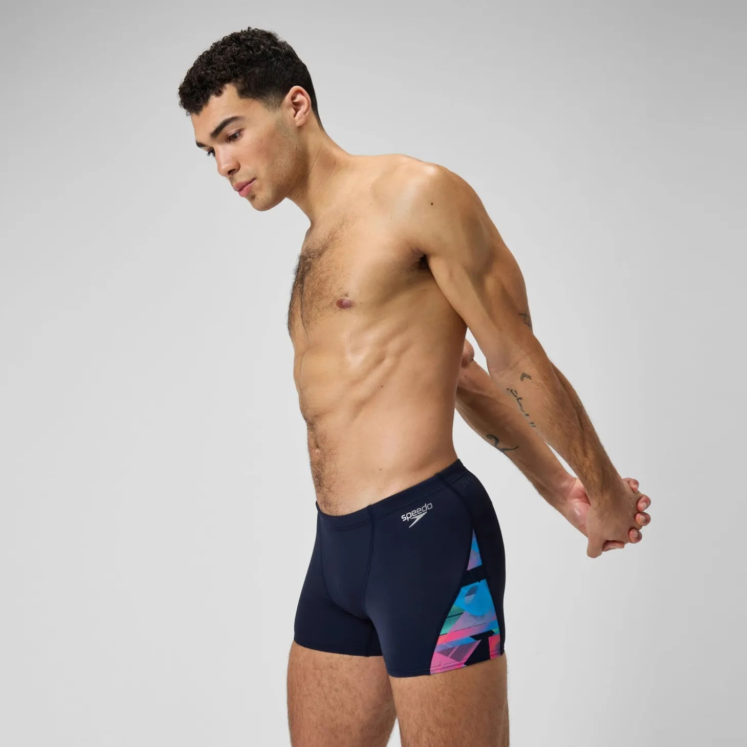Online Short de bain Hommes coupe en V Allover Digital pour Hommes Bleu marine profond/Rouge sirène Homme Aquashorts