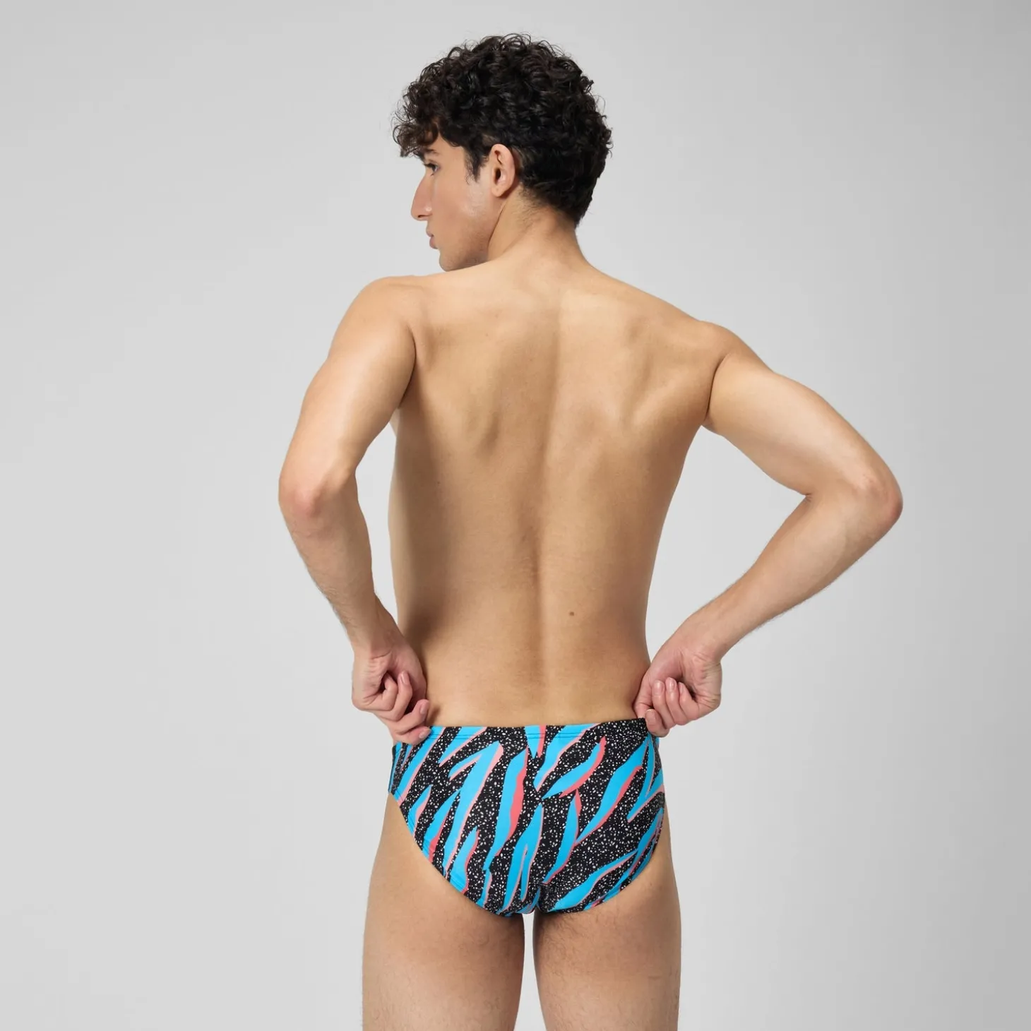 Shop Slip de bain Hommes 5 cm Allover Digital pour Hommes Noir/Bleu picton/Rouge sirène Homme Slips De Bain